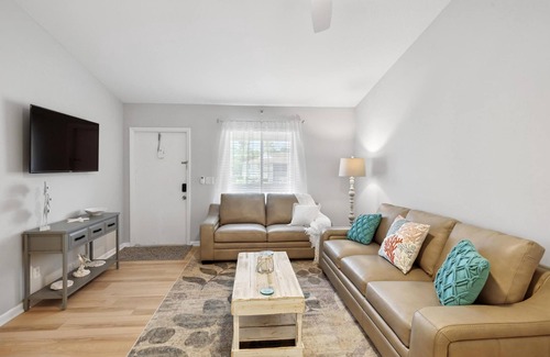 Jupiter Village Condo | Newly Furnished condo, close to beautiful Jupiter and Juno Beaches.