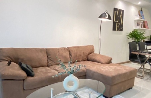 Phra Khanong Nuea House | Newly Renovated Entire House 4 Beds 4 Bathrooms BTS Ekkamai 9 people