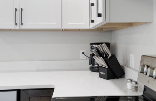 Sheridan House | Newly Re-Finished 2 bed, 1 bath close to downtown