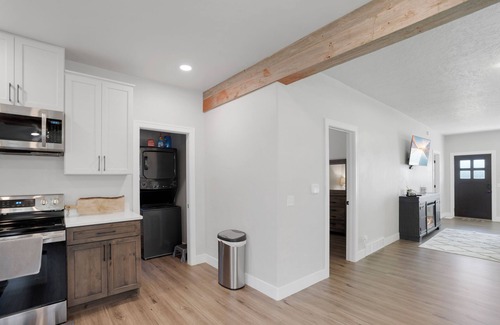 Sheridan House | Newly Re-Finished 2 bed, 1 bath close to downtown