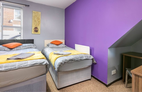 Heaton Apartment | Newly Refurbished Newcastle Apartment Sleeping 18 People Comfortably