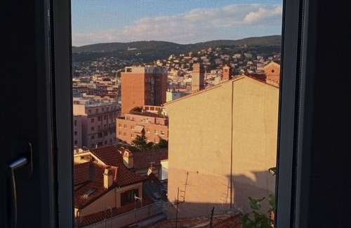 Citta Nuova-Barriera Nuova-San Vito-Citta Vecchia Apartment | Newly refurbished central flat on San Giusto hill overlooking the sea