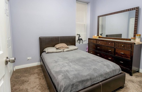 Ducktown Apartment | NEWLY REMODELED 2 bedroom, 10 min to downtown! McKinley park!
