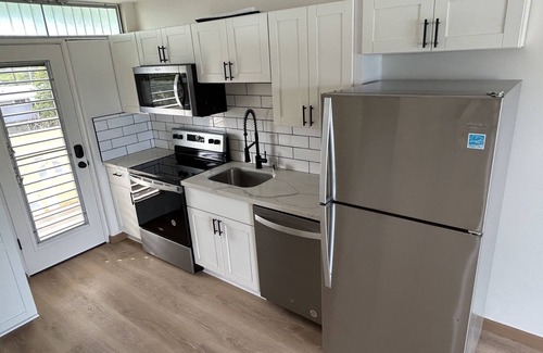 Makaha Apartment | Newly Renovated Beachfront Studio with Free Parking and All-in-one Washer/Dryer