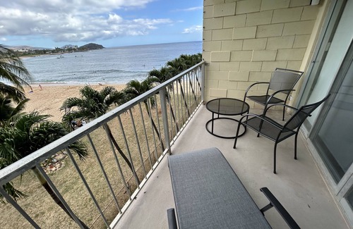 Makaha Apartment | Newly Renovated Beachfront Studio with Free Parking and All-in-one Washer/Dryer