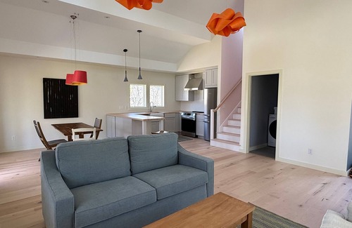 Chilmark Cottage | Newly Renovated Charming Guest House in Chilmark with WiFi, AC, Covered Porch