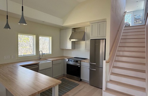 Chilmark Cottage | Newly Renovated Charming Guest House in Chilmark with WiFi, AC, Covered Porch