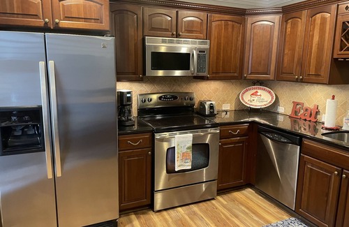 Oxford Condo | Newly Renovated Charming Oxford Condo Located Steps to the Square!