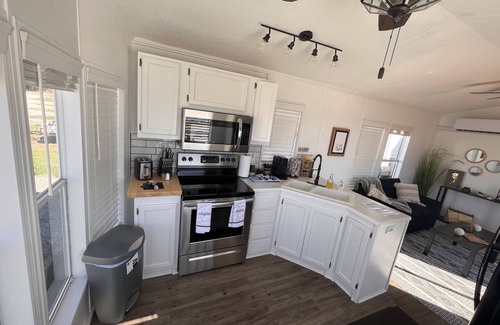 Fidelity Cabin | NEWLY renovated cottage located right off I-49 in Archie, MO.