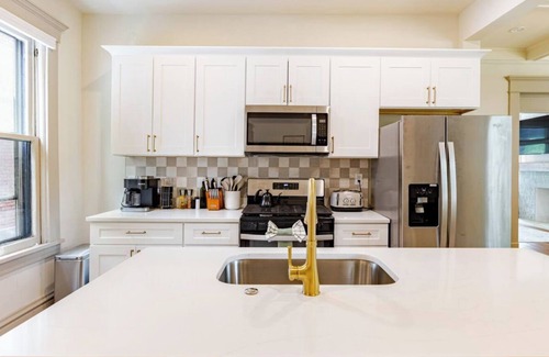 Franklin Park House | Newly Renovated Historic Gem - Centrally Located to Downtown, Big & Pet-Friendly