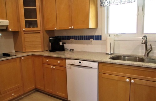 Old Saybrook House | Newly Renovated House - 5 Minute Walk to Private Beach!