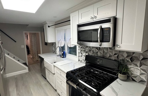 Vauxhall House | Newly Renovated Luxury 2-BD 2-BA house, AC, WiFi. Mins to NYC, EWR, Newark Distr