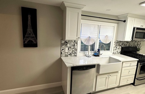 Vauxhall House | Newly Renovated Luxury 2-BD 2-BA house, AC, WiFi. Mins to NYC, EWR, Newark Distr