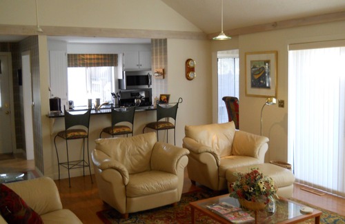 Mews Village House | Newly Renovated Patio Home with Pool on the Golf Course in New Seabury!