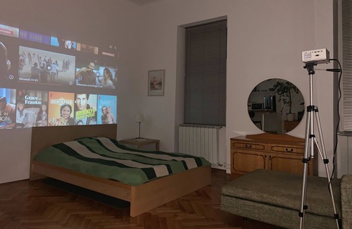 Siska District House | Newly renovated studio near the park and city
