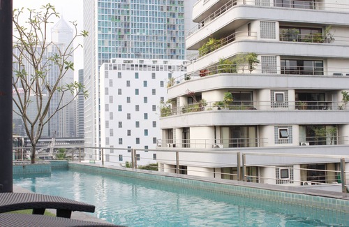 Nana Condo | Newly renovated Work-Friendly Condo @ Heart of BKK 5mins to Train