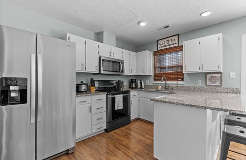 Southwest Raleigh House | Newly updated home 2.6 miles to downtown raleigh