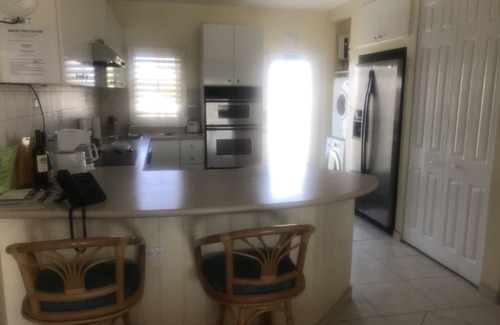 Seven Mile Beach Condo | Newly Updated Seven Mile Beach Resort - Steps away from 7 Mile Beach