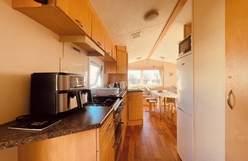 Balminnoch Cabin | Newton Stewart-Sleeps 6-Pool-Parking-Pet Friendly