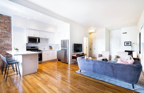 Jeffries Point Apartment | Next to ocean, 5 min to downtown or to the airport by T