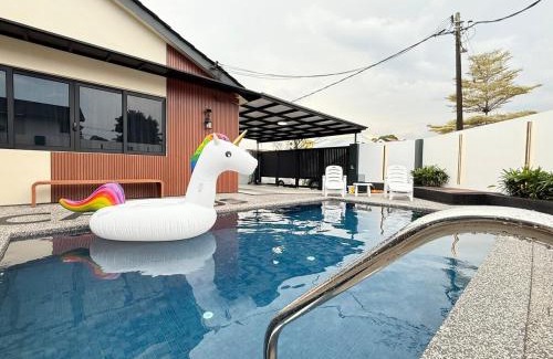 Taman Daya Villa | Nibong Pool Villa by Cactus Homestay