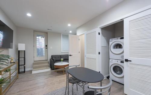 Southeast Apartment | NICE 1BR Apartment near Metro