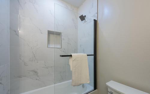 Southeast Apartment | NICE 1BR Apartment near Metro