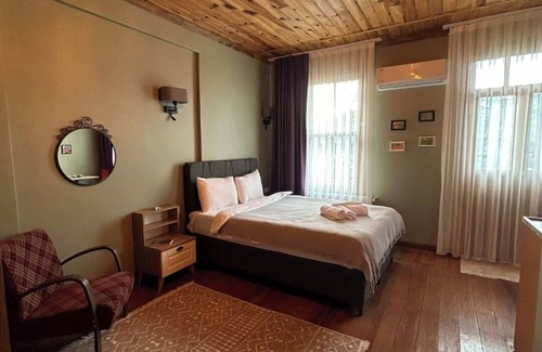 Harbiye Hotel | Nice and cozy hotel. Quite rooms. Close to Taksim square.Very good breakfast.