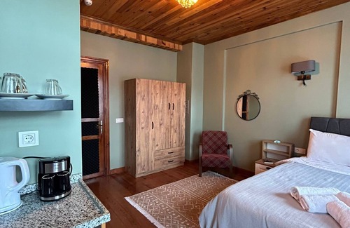 Harbiye Hotel | Nice and cozy hotel. Quite rooms. Close to Taksim square.Very good breakfast.