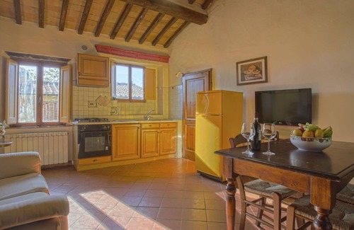 Tavarnelle Val di Pesa Apartment | Nice apartment for 4 people with pool, WIFI, TV, patio, pets allowed and panoramic view