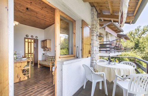 San Zeno di Montagna Apartment | Nice apartment for 4 pers. in San Zeno di Montagna on Lake Garda overlooking the lake