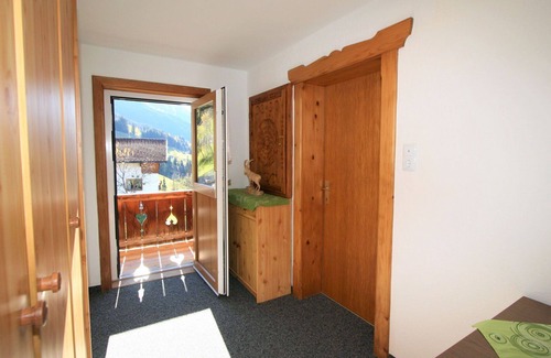 Holdernach Villa | Nice apartment in villa for 5 guests with WIFI, TV, balcony and pets allowed