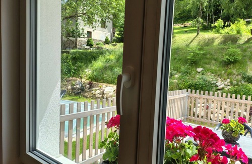 Desna Apartment | Nice apartment for 4 people with WIFI, pool, TV and patio