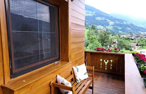 Burgstall Apartment | Nice apartment for 10 people with WIFI, TV and balcony