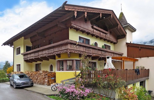 Burgstall Apartment | Nice apartment for 10 people with WIFI, TV and balcony