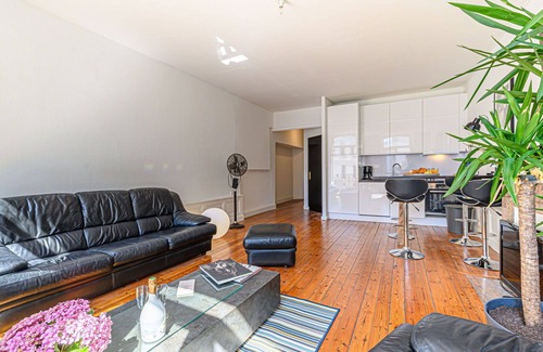 Auray Apartment | Nice apartment for 2 people with WIFI, TV, balcony and pets allowed