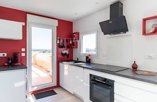 Le Pradet Apartment | Nice apartment for 4 people with A/C, WIFI, TV, terrace and panoramic view