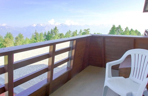 Sion Apartment | Nice apartment for 4 people with WIFI, pool, TV, balcony, pets allowed and panoramic view