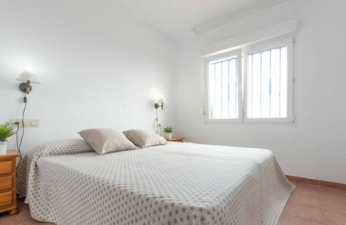 Peniscola Apartment | Nice apartment for 5 people with A/C, pool, WIFI, TV, terrace and pets allowed