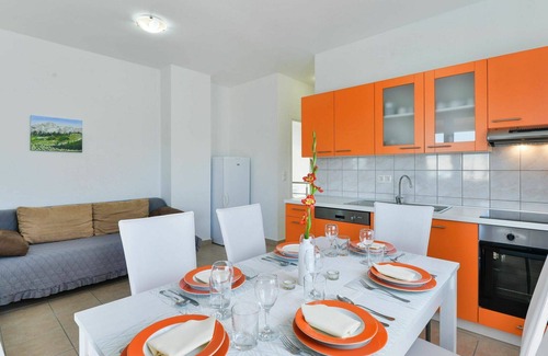 Rovanjska Apartment | Nice apartment for 6 guests with A/C, pool, WIFI, TV and terrace