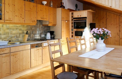 Prutz Apartment | Nice apartment for 8 guests with WIFI, TV and balcony