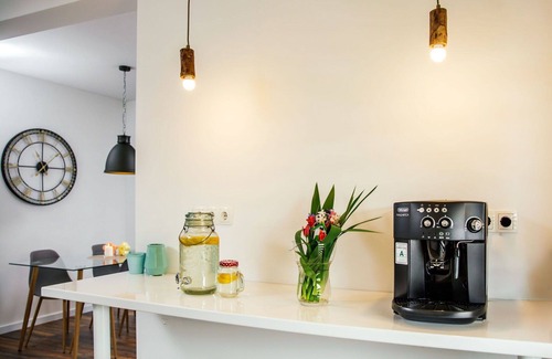 Donji Prolozac Apartment | Nice apartment for 8 people with hot tub, A/C, private pool, WIFI, TV, terrace and panoramic view