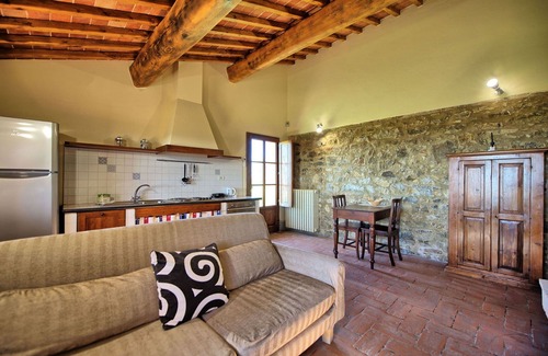 Castelnuovo Berardenga Apartment | Nice apartment for 2 guests with A/C, pool, TV and panoramic view, close to Siena