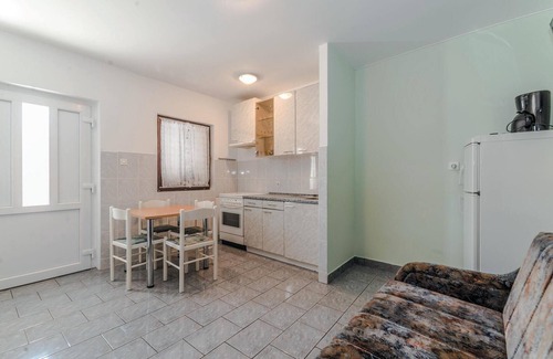 Bosana Apartment | Nice apartment in Bosana with WiFi