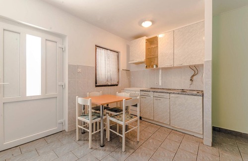 Bosana Apartment | Nice apartment in Bosana with WiFi