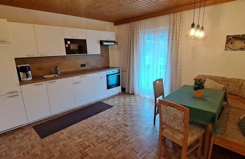 Oberwang Villa | Nice apartment in villa for 5 people with WIFI, TV and balcony