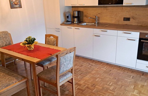 Oberwang Villa | Nice apartment in villa for 5 people with WIFI, TV and balcony