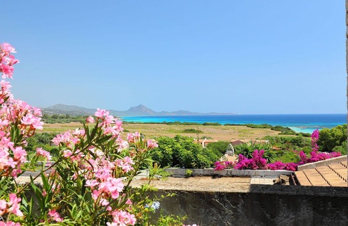 Sant'Elmo House | Nice apartment in villa for 6 guests with A/C, TV, terrace and pets allowed