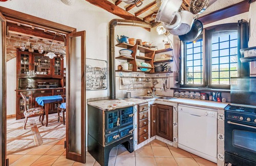 Lidarno Villa | Nice apartment in villa for 6 guests with pool, WIFI, TV, patio and pets allowed