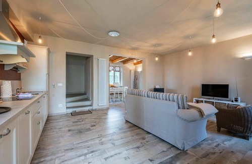 Costigliole d'Asti House | Nice apartment in villa with A/C, pool, WIFI, TV, patio, pets allowed and panoramic view